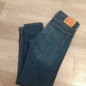 Women's Levi jeans